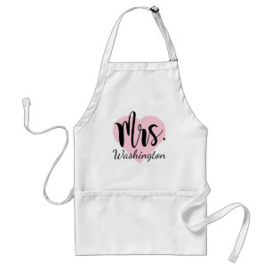 Mrs. Pink Heart Custom Wedding Monogram Schürze