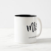 Mrs.Trendy Skript personalisiert Zweifarbige Tasse (VorderseiteRechts)
