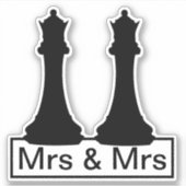 Mrs. und Mrs. Queen Schach Pieces Gay Wedding Aufkleber (Vorderseite)