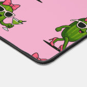 Ms. Cucumber Chic Schreibtischunterlage (Ecke)