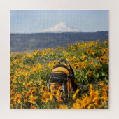 Mt Adams | Gelber Rucksack | Balsamroot 20x20 Puzzle (Vertikal)