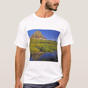 Mt Clements spiegelt sich in einem kleinen Teich b T-Shirt