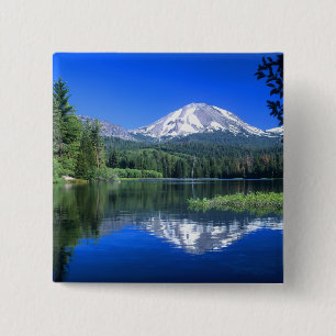 Mt. Lassen erhebt sich über den Manzanita-See Button