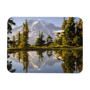 Mt. Rainier, gespiegelt in einem Bergsee nahe Plum Magnet