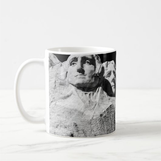 MT. RUSHMORE WÄHREND DES TAGES KAFFEETASSE (Links)