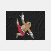 Muay-Thai-Faultier beim Kickboxen als Karate-Tritt Fleecedecke (Vorderseite (Horizontal))