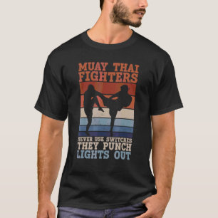Muay Thai Kämpfer benutzen niemals Schalter, die s T-Shirt