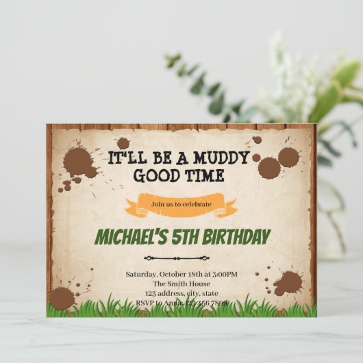 Mud Obstacle Course Geburtstag Einladung (Stehend Vorderseite)