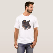 Muddy Hiking Boots Graphic Outdoor Adventure T-Shirt (Vorne ganz)