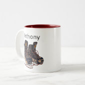 Muddy Hiking Boots Personalized Outdoor Adventure Zweifarbige Tasse (Vorderseite Links)