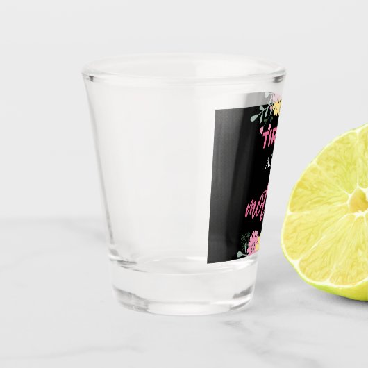 müde als Mutter Schnapsglas (Links)