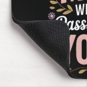 Müde Mutter mit einer Leidenschaft für Yoga Lustig Mousepad (Ecke)