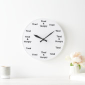 Müde und Hunger Große Wanduhr (Zuhause)