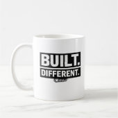 MUG - BUILT DIFFERENT KAFFEETASSE (Links)