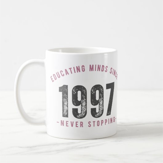 Mug - 'Educating Minds Since 1997 Never Stopping' Kaffeetasse (Links)
