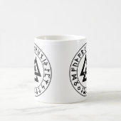 mug_fullwra Tri Dreieck Rune-Schild Kaffeetasse (Mittel)
