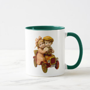 Mug hat Kinder, die mit dem Auto unterwegs sind. Tasse