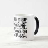 Mug Magic Funny Office Coffee Quotes Verwandlungstasse (VorderseiteRechts)