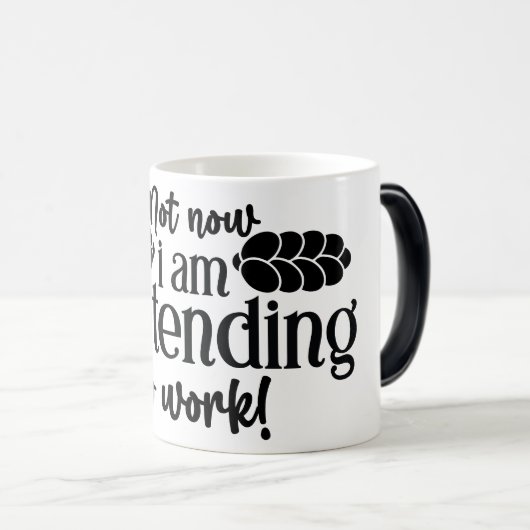 Mug Magic Funny Office Coffee Quotes Verwandlungstasse (VorderseiteRechts)