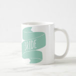 Muggy Bride Kaffeetasse<br><div class="desc">Ideal als Geschenk für die Braut...  um an ihrem Hochzeitsmorgen warmen,  köstlichen Kaffee zu trinken...  "Mmmm,  Kaffee, " wird sie denken. "Einen Schritt naher,  den Mann meiner Träume zu heiraten,  hazaa!"</div>