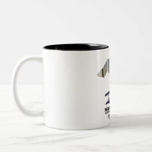 Muir Woods National Monument Karte Reiseplakat. Zweifarbige Tasse (Links)