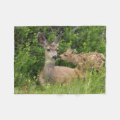 Mule Deer Doe with Fawn Fleecedecke (Vorderseite (Horizontal))