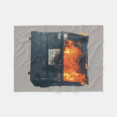 Müllcontainer-Feuer - lustiges heißes Durcheinande Fleecedecke (Vorderseite (Horizontal))