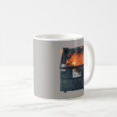 Müllcontainer-Feuer - lustiges heißes Durcheinande Kaffeetasse (VorderseiteRechts)