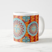 Multi Blumen-orange Zickzack Tassen-Entwurf Jumbo-Tasse (Vorderseite Rechts)