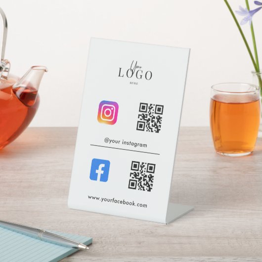 Multi QR Code Business Social Media Sign Sockelschild (In SItu)