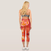 Multicolor abstrakte Blumenkolorkunst Capri Leggings (Rückseite)