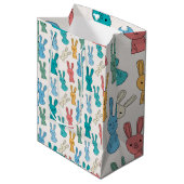 Multicolor-Kaninchen-Cartoon Mittlere Geschenktüte (Vorderseite Schrägansicht)