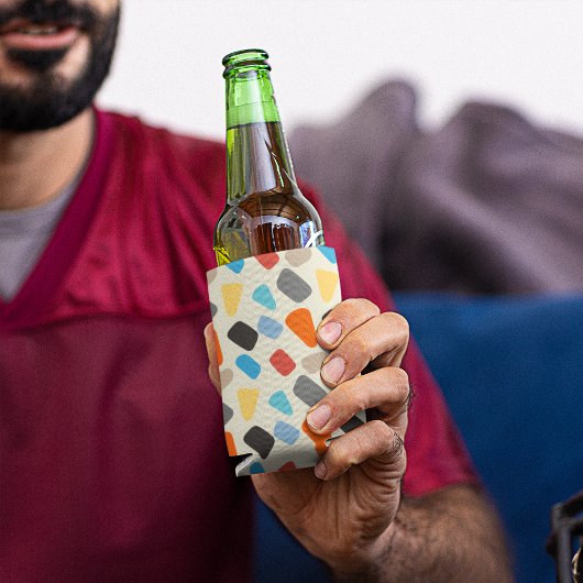 Multicolor-Kieselsteine im weißen Hintergrund Dosenkühler