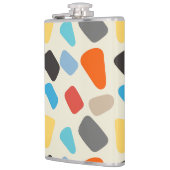 Multicolor-Kieselsteine im weißen Hintergrund Flachmann (Links)