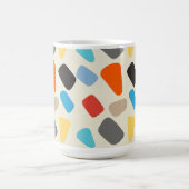 Multicolor-Kieselsteine im weißen Hintergrund Kaffeetasse (Mittel)