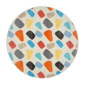 Multicolor-Kieselsteine im weißen Hintergrund Schneidebrett (Vorderseite)