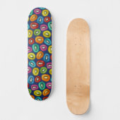 Multicolor Kiwi Muster Skateboard (Vorderseite)
