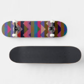 Multicolor Zickzack Zigzag Streifenmuster 9 Skateboard (Horizontal)