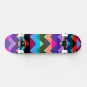 Multicolor Zickzack Zigzag Streifenmuster Skateboard (Horizontal)