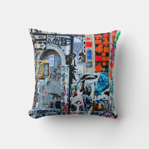 MULTICOLORED WALL PAINTING KISSEN