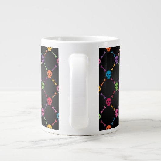 Multicolormuster mit Schädeln Jumbo-Tasse (Rückseite)