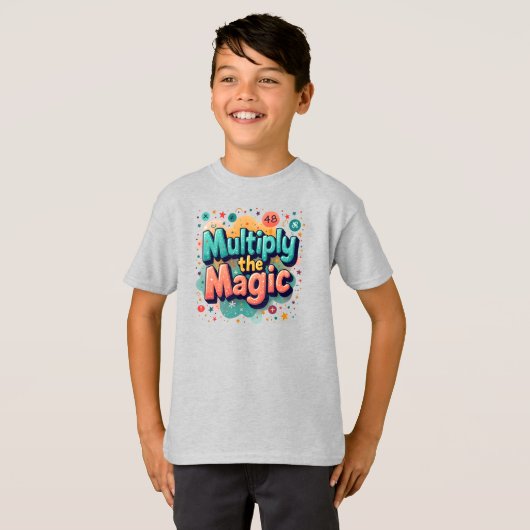  Multiply the Magic – Fun Math Quote T-Shirt (Vorne ganz)