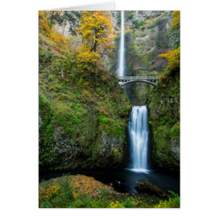 Multnomah Falls im Herbst in der Columbia Gorge