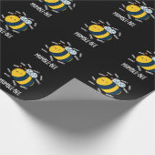 Mumble Bee Funny Insect Pun Dark BG Geschenkpapier (Ecke)