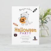 Mummy Holding Jack-O' Lantern Halloween-Party Einladung (Stehend Vorderseite)