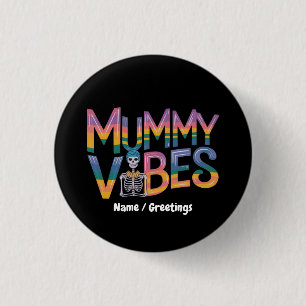 Mummy Vibes Farbiger Skelett Retro-Typografie Button
