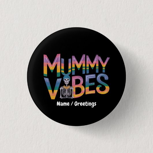 Mummy Vibes Farbiger Skelett Retro-Typografie Button (Vorderseite)