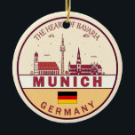 Münchener Skyline-Emblem Keramik Ornament<br><div class="desc">München minimalistisches,  farbenfrohes Kunstdesign mit Denkmälern und Sehenswürdigkeiten der Stadt in Deutschland.</div>