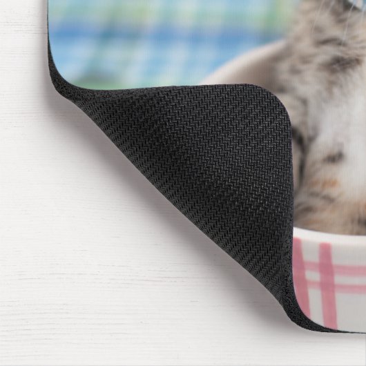 Munchkin Kätzchen mit hübschem Band Mousepad (Ecke)