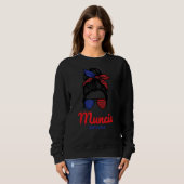 Muncie Indiana Retro Messy Bun Sweatshirt (Vorne ganz)